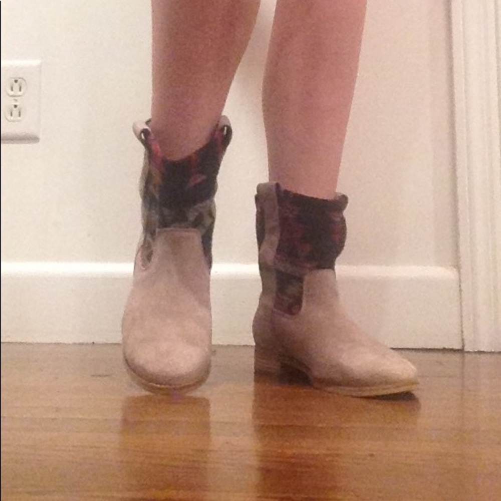 Toms Suede Western Ankle Boots NWOT